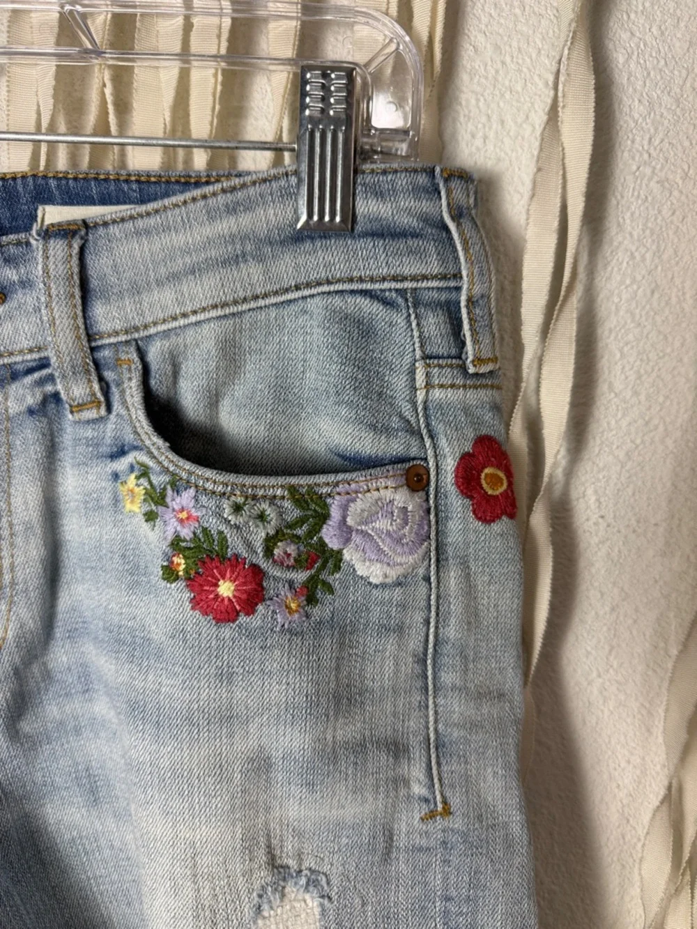 Anthropologie | Pilcro Slim Boyfriend Floral Embroidered Denim Shorts Size 25 - Picture 6 of 16